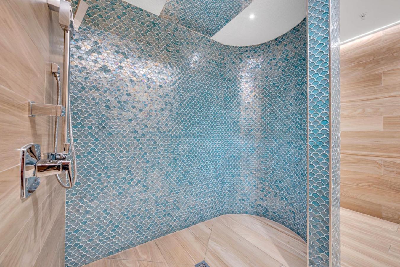 Amazing 3 Bed Unit In Dwntwn With Free Parking Appartamento