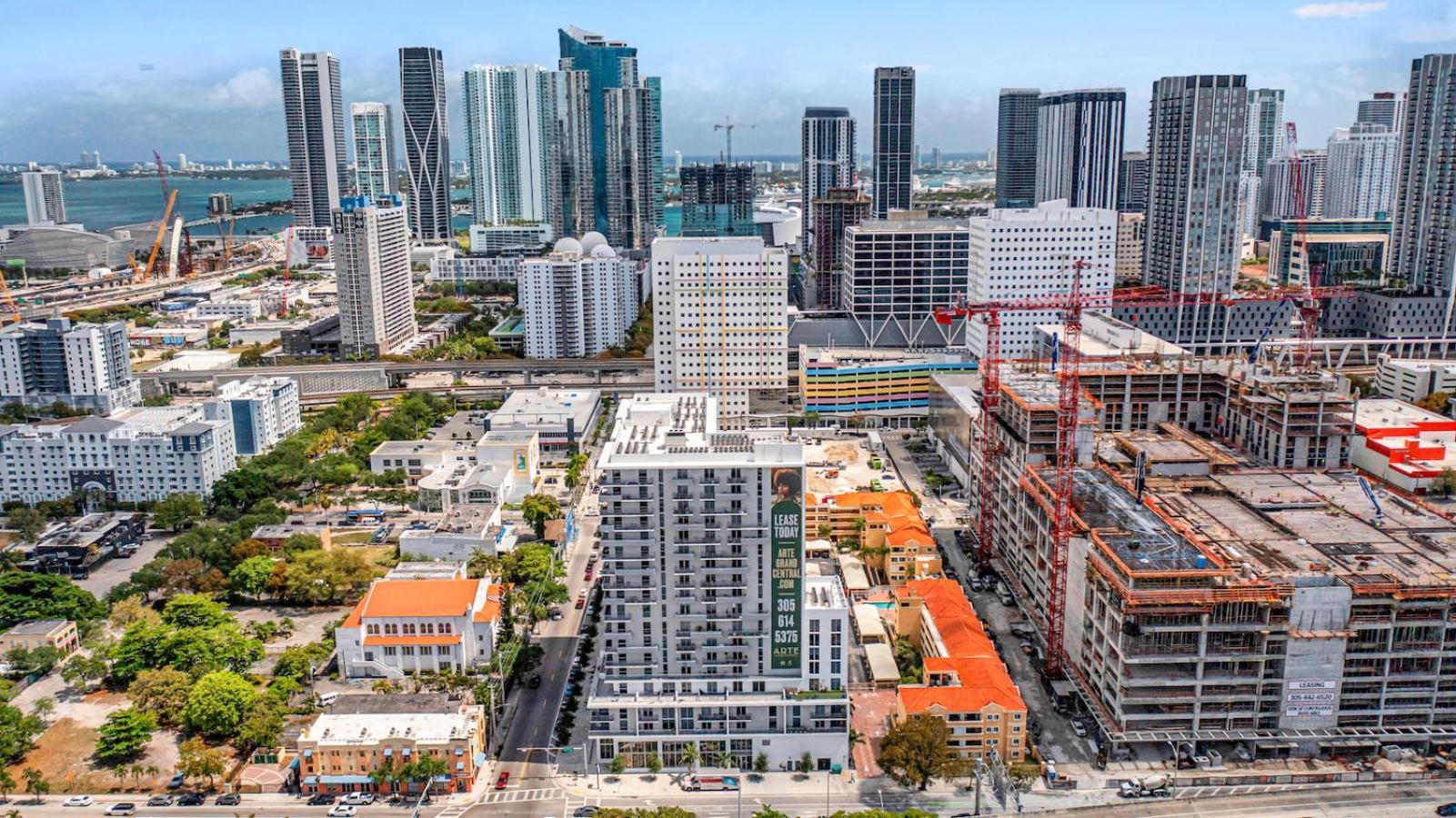 Amazing 3 Bed Unit In Dwntwn With Free Parking Appartamento