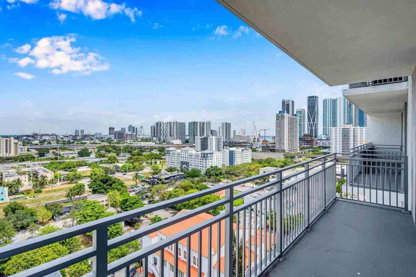 Amazing 3 Bed Unit In Dwntwn With Free Parking Appartamento *
