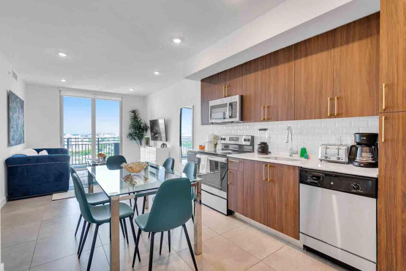 Appartamento Amazing 3 Bed Unit In Dwntwn With Free Parking *